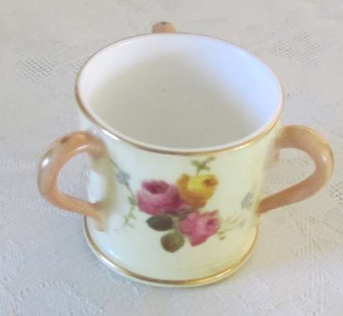 Royal Worcester TYG3-handled cup BLUSH IVORY / APRICOT MINIATURE ENGLAND FLOWER DECORATION 1904.