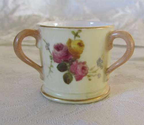 Royal Worcester TYG3-handled cup BLUSH IVORY / APRICOT MINIATURE ENGLAND FLOWER DECORATION 1904.