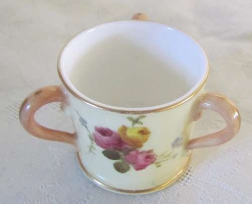 Royal Worcester TYG3-handled cup BLUSH IVORY / APRICOT MINIATURE ENGLAND FLOWER DECORATION 1904.