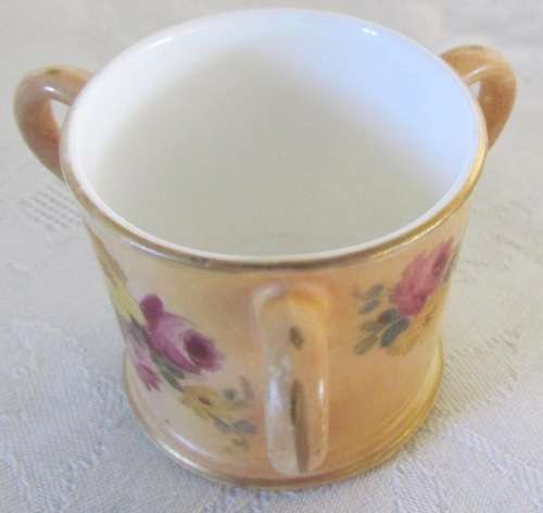 Royal Worcester TYG3-handled cup BLUSH IVORY / APRICOT MINIATURE ENGLAND FLOWER DECORATION 1904.