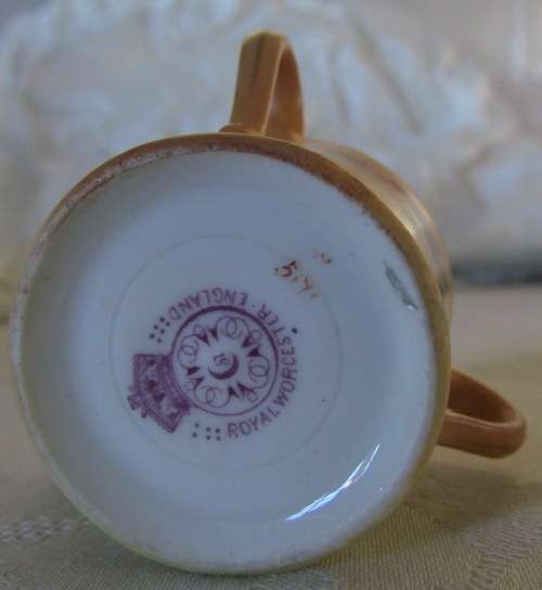 Royal Worcester TYG3-handled cup BLUSH IVORY / APRICOT MINIATURE ENGLAND FLOWER DECORATION 1904.