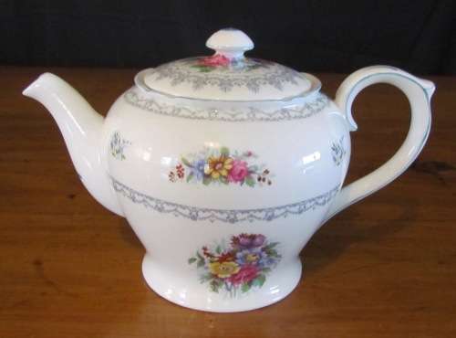 SHELLEY CROCHET TEAPOT BLUE TRIM 1945-66 2 PIECES Teapot England 13303 FLOWERS FLORAL VERY SCARCE!!!