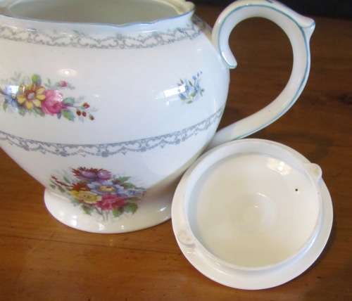 SHELLEY CROCHET TEAPOT BLUE TRIM 1945-66 2 PIECES Teapot England 13303 FLOWERS FLORAL VERY SCARCE!!!