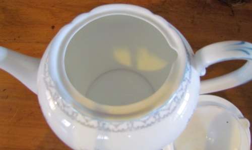 SHELLEY CROCHET TEAPOT BLUE TRIM 1945-66 2 PIECES Teapot England 13303 FLOWERS FLORAL VERY SCARCE!!!