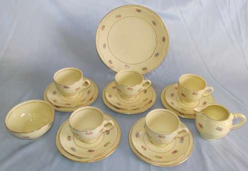 CLARICE CLIFF=TEA SET=Newport Pottery=18 pieces=5 TRIOS=MILK=SUGAR=CAKE=England=Flowers=ROSES=FLORAL