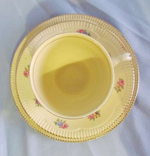 CLARICE CLIFF=TEA SET=Newport Pottery=18 pieces=5 TRIOS=MILK=SUGAR=CAKE=England=Flowers=ROSES=FLORAL