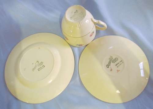 CLARICE CLIFF=TEA SET=Newport Pottery=18 pieces=5 TRIOS=MILK=SUGAR=CAKE=England=Flowers=ROSES=FLORAL