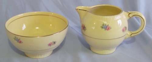 CLARICE CLIFF=TEA SET=Newport Pottery=18 pieces=5 TRIOS=MILK=SUGAR=CAKE=England=Flowers=ROSES=FLORAL