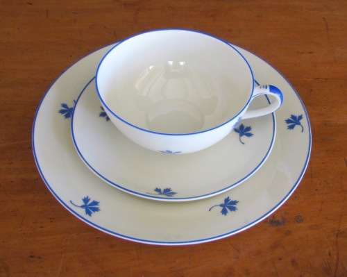Schönwald PORCELAIN EAMAG BAVARIA GERMANY TEA SET 6 TRIOS TEAPOT MILK SUGAR CAKE 1927 BLUE and WHITE