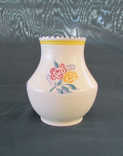 POOLE VASE England STUNNING `BN` FLORAL PATTERN Flowers Factory mark No. 41 in use btw 1959 - 1967.
