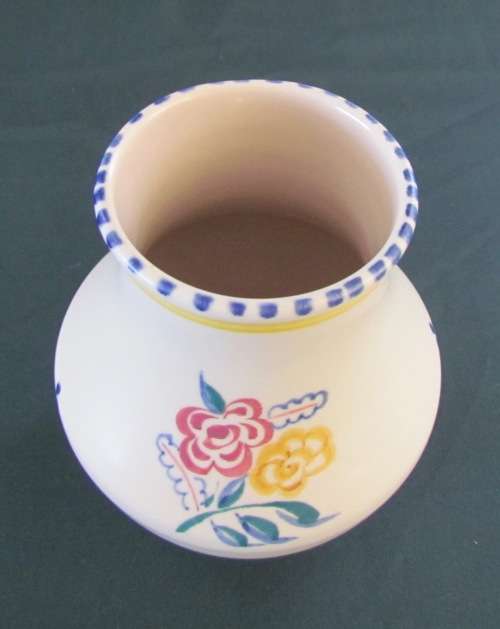 POOLE VASE England STUNNING `BN` FLORAL PATTERN Flowers Factory mark No. 41 in use btw 1959 - 1967.