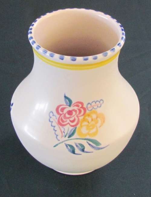 POOLE VASE England STUNNING `BN` FLORAL PATTERN Flowers Factory mark No. 41 in use btw 1959 - 1967.