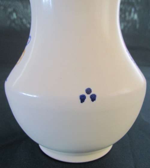 POOLE VASE England STUNNING `BN` FLORAL PATTERN Flowers Factory mark No. 41 in use btw 1959 - 1967.