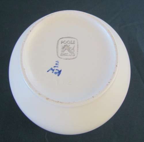 POOLE VASE England STUNNING `BN` FLORAL PATTERN Flowers Factory mark No. 41 in use btw 1959 - 1967.