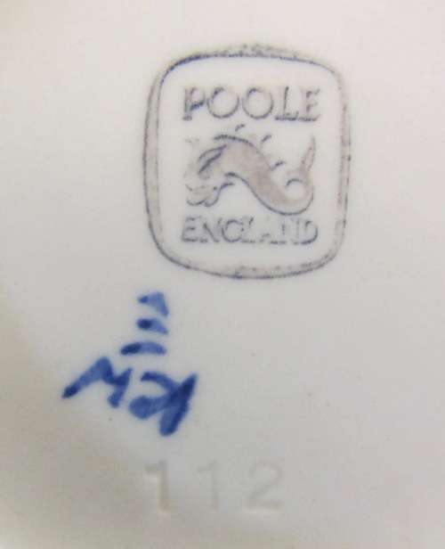 POOLE VASE England STUNNING `BN` FLORAL PATTERN Flowers Factory mark No. 41 in use btw 1959 - 1967.