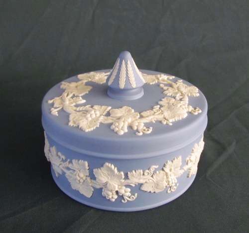 WEDGWOOD Large Round Trinket or Jewellery Box & Lid=BLUE & WHITE JASPERWARE=Made in ENGLAND