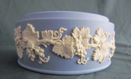 WEDGWOOD Large Round Trinket or Jewellery Box & Lid=BLUE & WHITE JASPERWARE=Made in ENGLAND