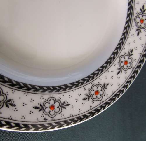 ROYAL WORCESTER 6 x SIDE / CAKE PLATES WHITE Black detailed border and red dots Hand-painted!!!!