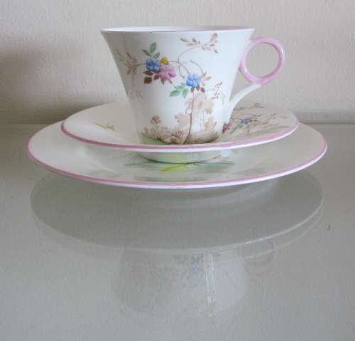 SHELLEY WILD FLOWERS Trio `IDEAL CHINA` WR076 Pink Rims Unusual and Beautiful!!!!!