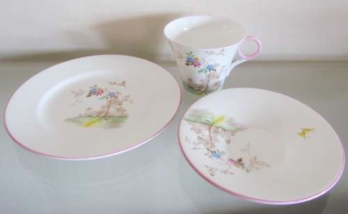 SHELLEY WILD FLOWERS Trio `IDEAL CHINA` WR076 Pink Rims Unusual and Beautiful!!!!!