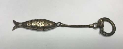 KEYRING FOR THE FISHERMEN!!! Moving linked fish!!! Looks like brass? 108mm long.