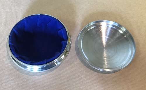 TIFFANY & Co. JEWELLERY TRINKET LIDDED DISH ROUND PEWTER HANDCRAFTED VELVET LINING BEAUTIFUL!!!!!!!!