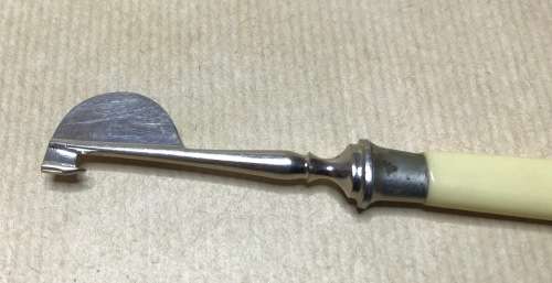 BONE/PLASTIC HANDLED SEWING TOOL? 148mm long No Marks.