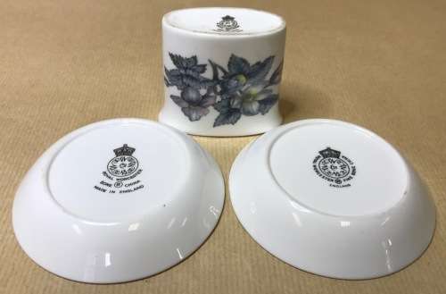 ROYAL WORCESTER BOXED SET 3 PIECES 2 PIN DISHES TOOTHPICK HOLDER FLORAL FLOWERS LEAVES PLANTS.