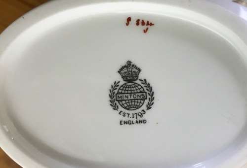 MINTON GRAVY BOAT and SAUCER GOLD CHEVIOT PATTERN RARE Very good condition.
