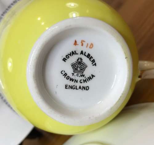 YELLOW ROYAL ALBERT 1927-1935 4510 T.C.W. 6 x TRIO`s CAKE PLATE THOMAS CLARKE WILD SCARCE COLOURFUL!