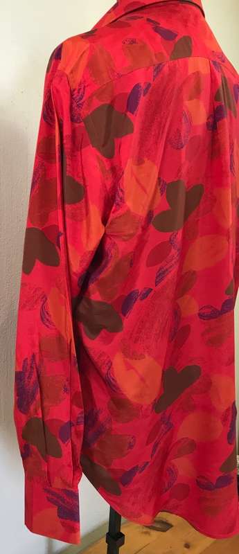 SILK SHIRT 100% PURE IMPORTED ITALIAN DESIGN LONG SLEEVE COLLARED UNBELIEVABLE BLEND of RED COLOURS!