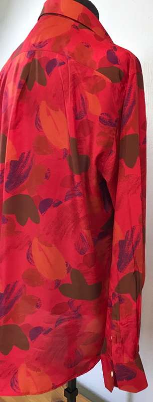 SILK SHIRT 100% PURE IMPORTED ITALIAN DESIGN LONG SLEEVE COLLARED UNBELIEVABLE BLEND of RED COLOURS!