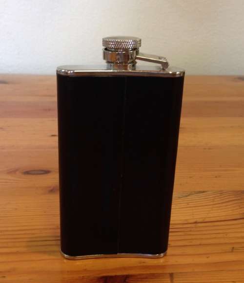 HIP FLASK STAINLESS STEEL 4 oz 120ml clad in black. WHISKY WHISKEY BRANDY