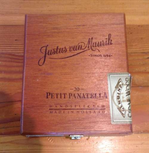 CIGAR BOX=WOODEN=CEDAR WOOD=JUSTUS van MAURIK=PETIT PANATELLA=HOLLAND=EMPTY=USED=OPENED.