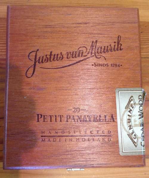 CIGAR BOX=WOODEN=CEDAR WOOD=JUSTUS van MAURIK=PETIT PANATELLA=HOLLAND=EMPTY=USED=OPENED.