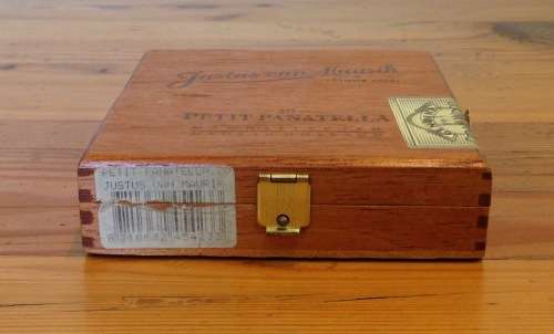 CIGAR BOX=WOODEN=CEDAR WOOD=JUSTUS van MAURIK=PETIT PANATELLA=HOLLAND=EMPTY=USED=OPENED.
