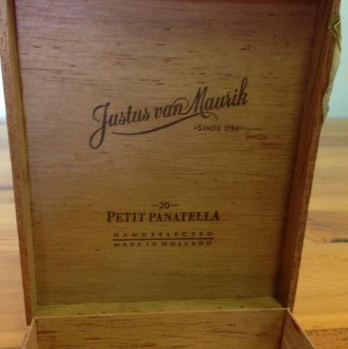 CIGAR BOX=WOODEN=CEDAR WOOD=JUSTUS van MAURIK=PETIT PANATELLA=HOLLAND=EMPTY=USED=OPENED.