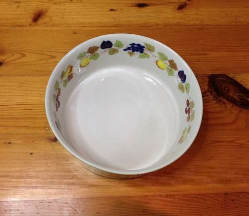 BOWL ITALIAN FRUIT DECORATION INNER and GREEN OUTER MADE in ITALY SALAD SERVING SOUP VEGETABLES.