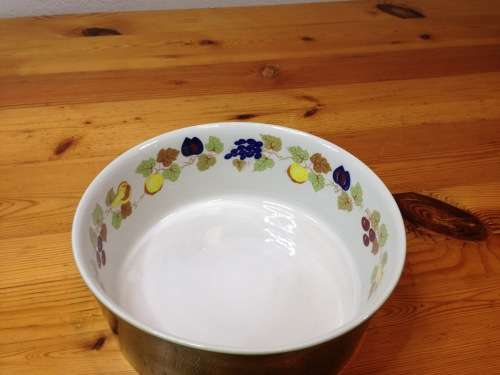 BOWL ITALIAN FRUIT DECORATION INNER and GREEN OUTER MADE in ITALY SALAD SERVING SOUP VEGETABLES.