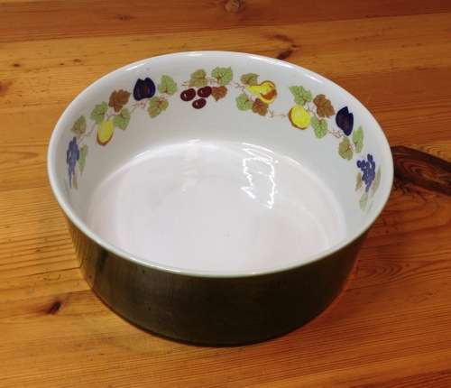 BOWL ITALIAN FRUIT DECORATION INNER and GREEN OUTER MADE in ITALY SALAD SERVING SOUP VEGETABLES.