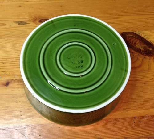 BOWL ITALIAN FRUIT DECORATION INNER and GREEN OUTER MADE in ITALY SALAD SERVING SOUP VEGETABLES.