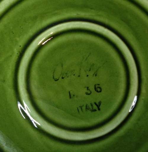 BOWL ITALIAN FRUIT DECORATION INNER and GREEN OUTER MADE in ITALY SALAD SERVING SOUP VEGETABLES.