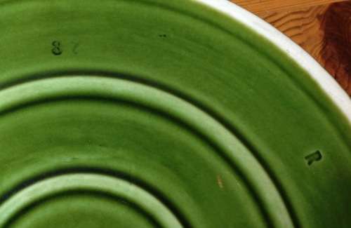 BOWL ITALIAN FRUIT DECORATION INNER and GREEN OUTER MADE in ITALY SALAD SERVING SOUP VEGETABLES.