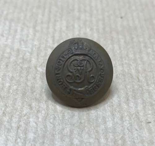 BRITISH MILITARY BRASS BUTTON 17.5mm WORLD WAR 2 GVR COLONELS and BRIGADIERS GREAT BRITAIN.