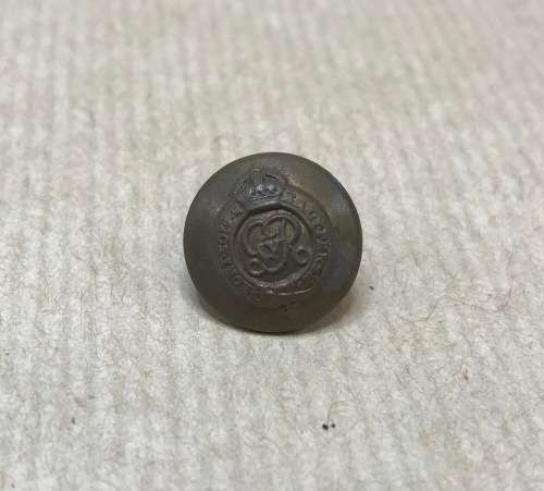 BRITISH MILITARY BRASS BUTTON 15.5mm WORLD WAR 2 GVR COLONELS and BRIGADIERS GREAT BRITAIN.