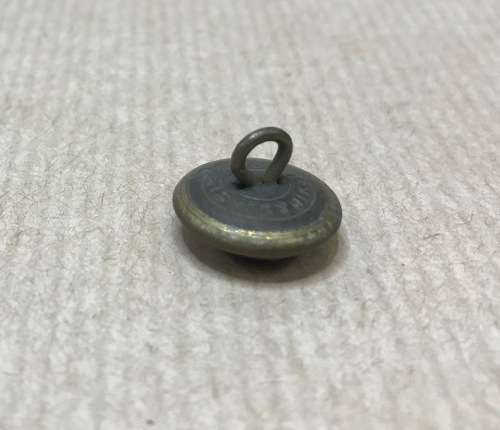 BRITISH MILITARY BRASS BUTTON 15.5mm WORLD WAR 2 GVR COLONELS and BRIGADIERS GREAT BRITAIN.