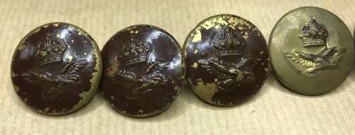 ROYAL AIRFORCE KING`s CROWN 5 x Military Brass Uniform Buttons 25mm diameter ENGLAND GREAT BRITAIN.