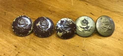 ROYAL AIRFORCE KING`s CROWN 5 x Military Brass Uniform Buttons 25mm diameter ENGLAND GREAT BRITAIN.