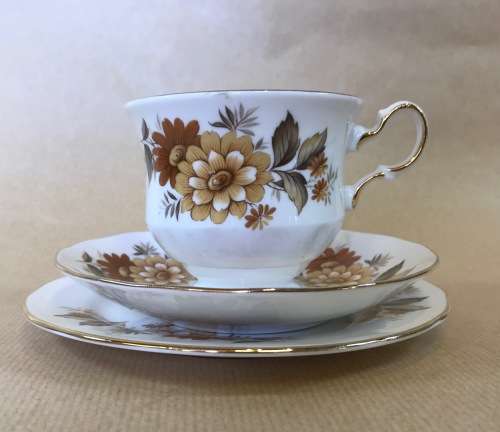 QUEEN ANNE TEA TRIO x 1 Made in ENGLAND BONE CHINA Pretty Floral decoration!