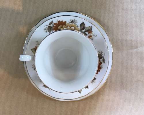 QUEEN ANNE TEA TRIO x 1 Made in ENGLAND BONE CHINA Pretty Floral decoration!